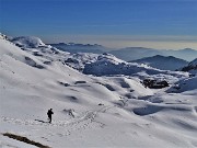 59 Scendendo lo splendido vallone innevato 